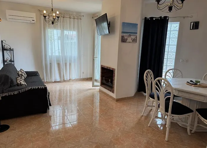 Townhouse With Pool Σπίτι διακοπών *