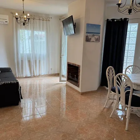 Townhouse With Pool בית נופש *