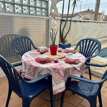 Townhouse With Pool * אמפוריבראבה