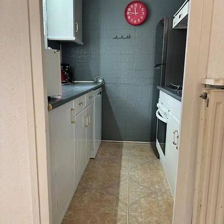 Townhouse With Pool בית נופש אמפוריבראבה