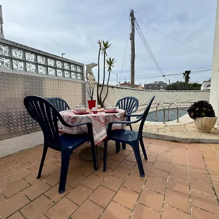 Townhouse With Pool בית נופש *